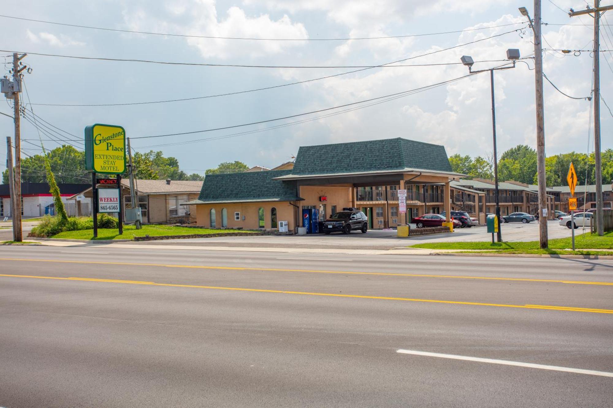 Glenstone Place Extended Stay Motel Springfield Bagian luar foto